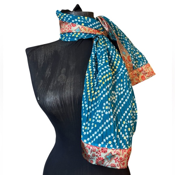 Elegant Blue and Red Women's Scarf - Picture 2 of 14